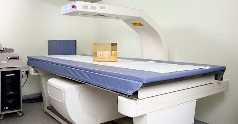 A nuclear medicine scan table